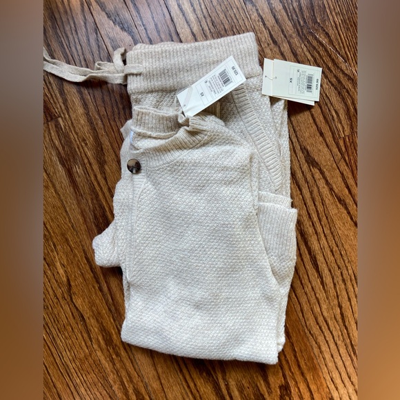 TARGET STARS ABOVE MATCHING TWO
PIECE SWEATER KNIT JOGGER SET - Picture 5 of 6